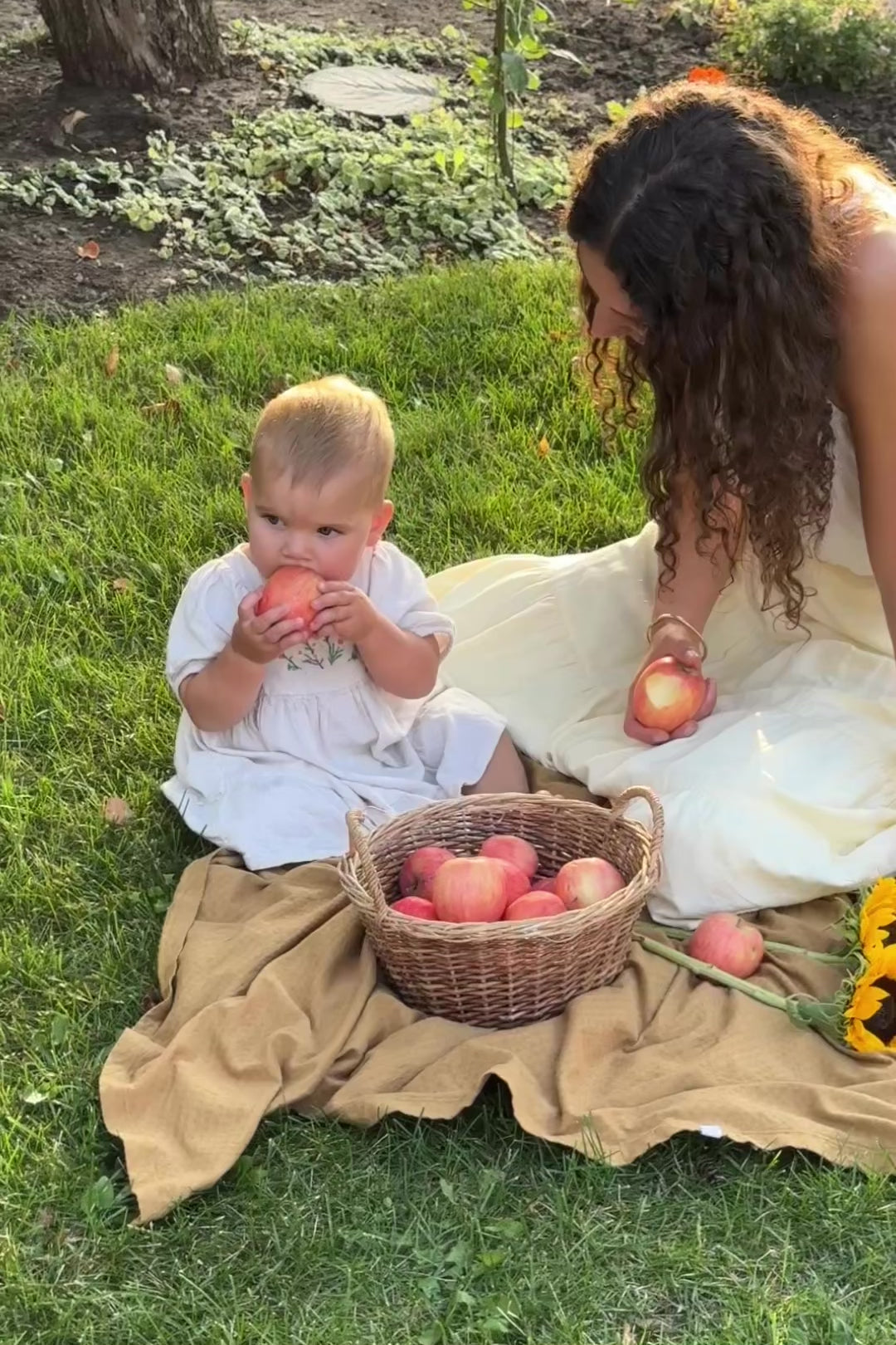 Goldie Pointelle Swaddle